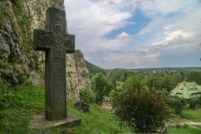 From Brasov: Small-group tour Bran, Rasnov, and Peles Castles - Râșnov Fortress: views instead of a full medieval visit