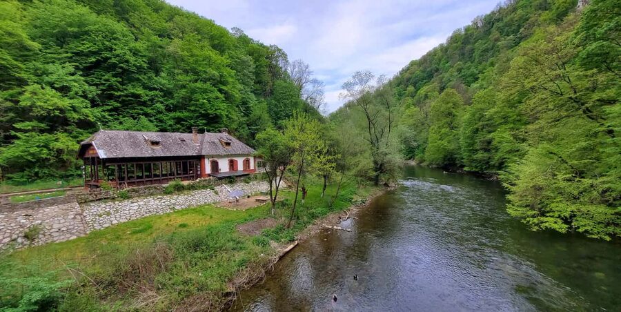 From Cluj: Gorges of Crisul Repede River - The viewpoints: plains in one direction, Transylvania in the other