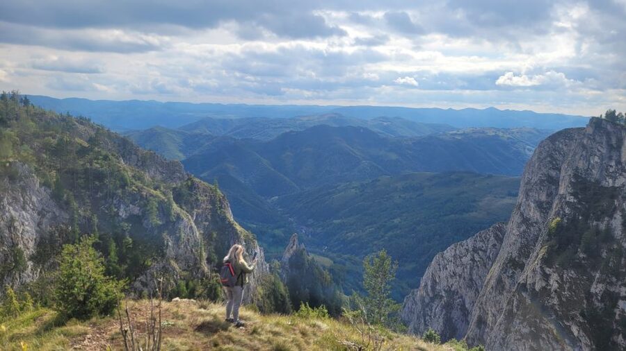 From Cluj-Napoca: Apuseni Mountains Hiking Guided Day Tour - A mountain lunch with time to slow down