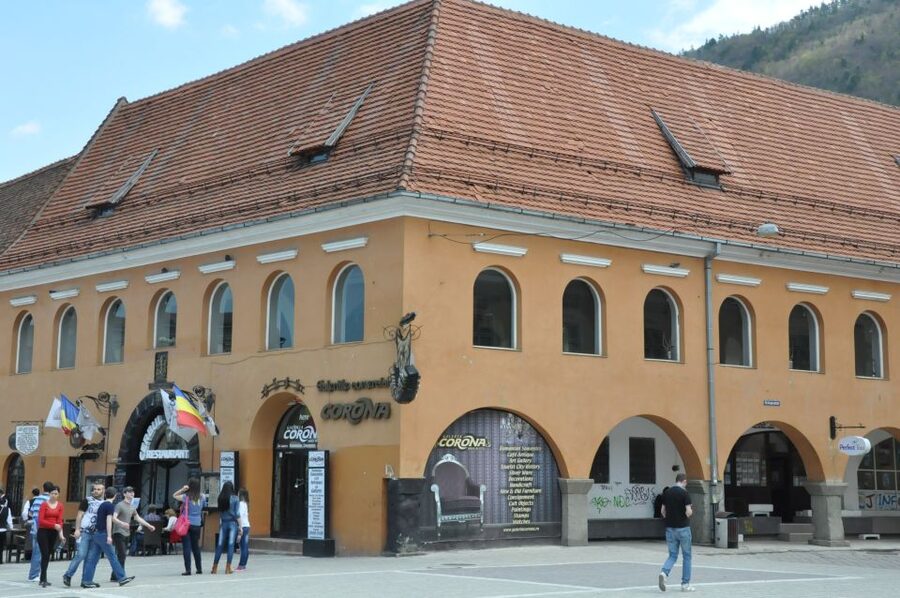 From Sibiu: Day Tour to Brasov and Dracula's Castle - The two hours with a local guide
