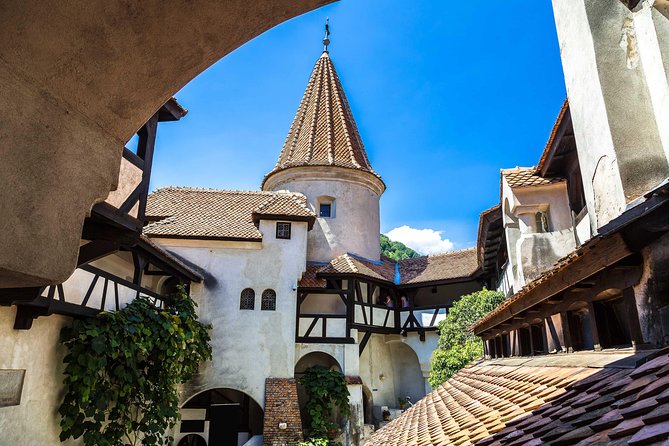 Guided Tour to Dracula Castle, Peles Castle and Brasov - The early start through Bucharest