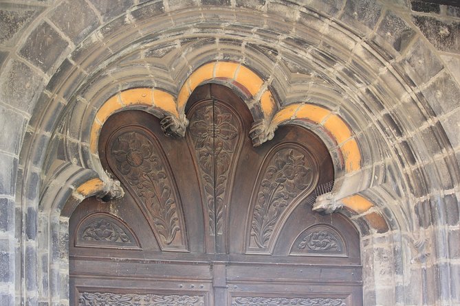 Guided visit in Spanish to the medieval center of Brasov (native Spanish guide). - Is $54.19 a fair price?