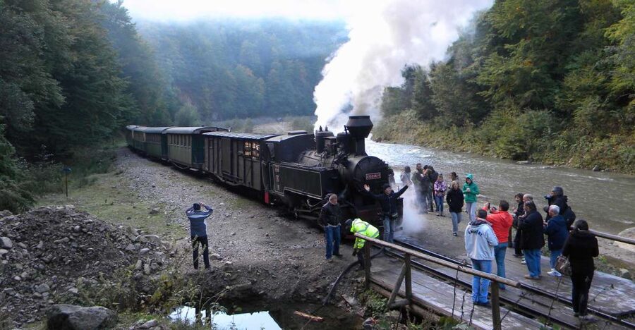 Maramures: 2 Days in Rural Romania - Day one: crossing the Carpathians into village Romania