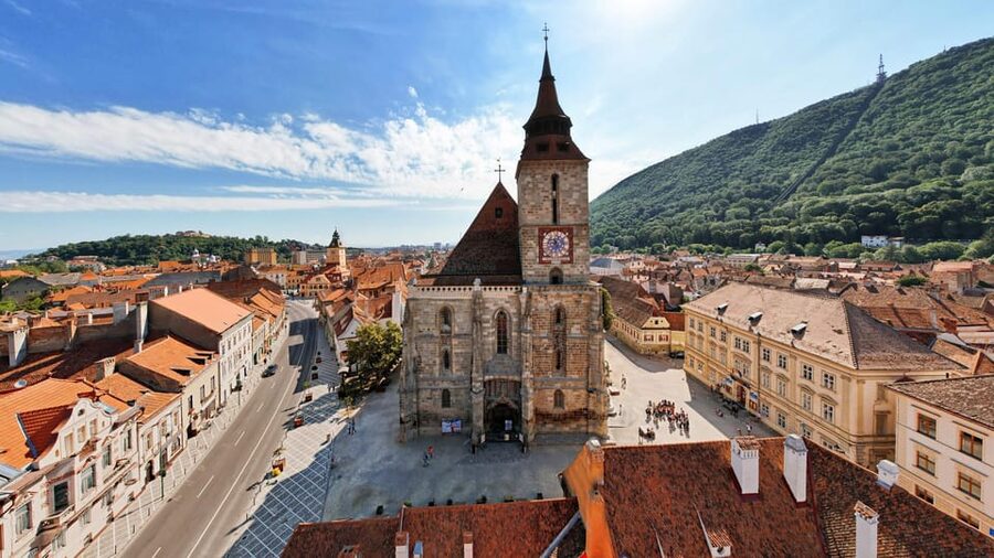 Minivan 8: Peles & Dracula's Castle and Brasov Full-Day Trip - How the guide affects the day