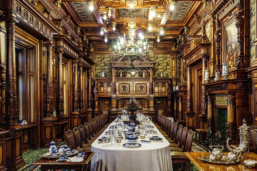 Minivan 8 Places : Dracula Castle, Peles, & Brasov Day Tour - Brasov in 90 minutes