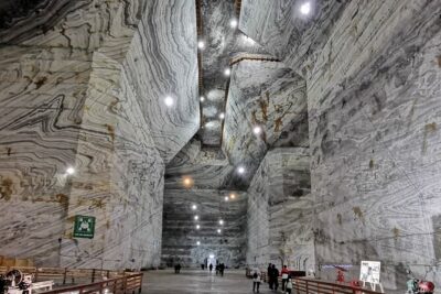 Muddy Volcanoes & Salt Mine – Private Tour