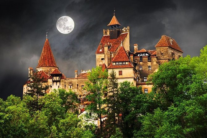 One day trip Bear Sanctuary, Dracula Castle, Rasnov Fortress from Brasov - Bran Castle: history behind the Dracula label