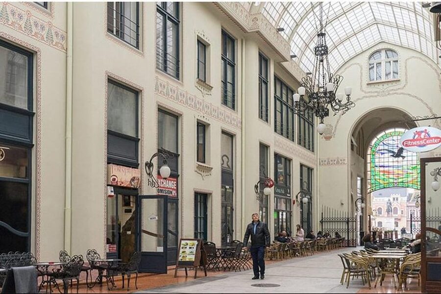 Oradea city tour - Starting at Piața Unirii