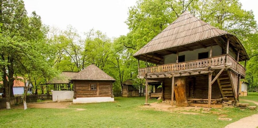 Palace of the Parliament, Village Museum & Ceaușescu Mansion - How the minivan changes the day