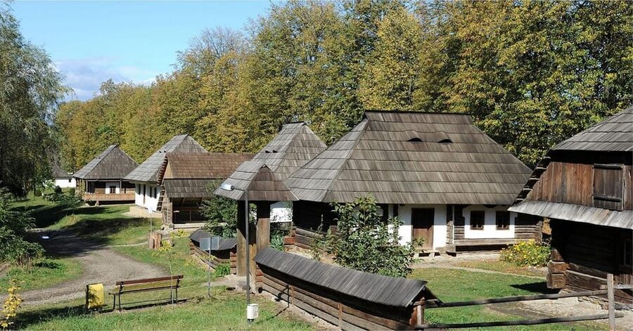 Palace of the Parliament, Village Museum & Ceaușescu Mansion - What the $45 price really covers