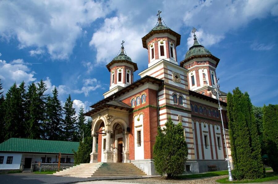 Peles & Cantacuzino Castles: Gourmet Wine & Cultural trip - Should you book the Peleș and Cantacuzino day trip?