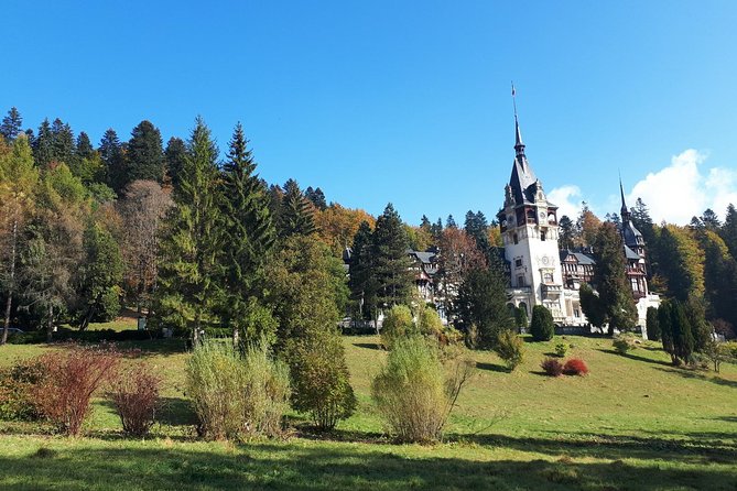 Peles Castle and optional Cantacuzino Castle from Brasov - Choosing Cantacuzino Castle instead