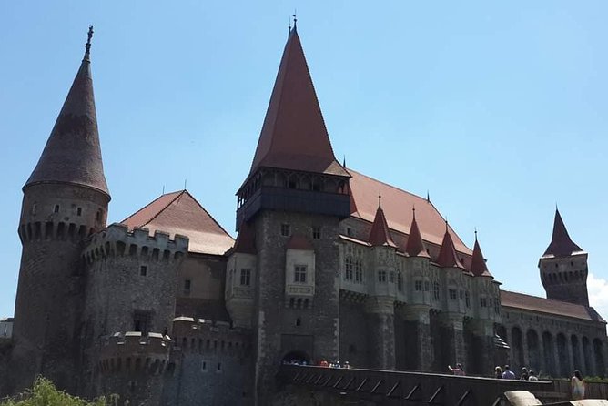 Private 6-Day Dracula Tour in Transylvania from Bucharest - Accommodation, meals, and guide quality