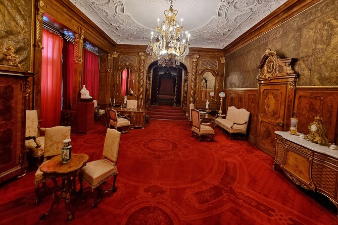 Private Day Trip from Bucharest: Dracula’s Castle, Peles & Brasov - Who should book this experience?