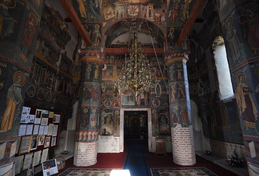 Private Tour from Bucharest to Dracula's tomb and Mogosoaia - What your one-hour monastery visit feels like