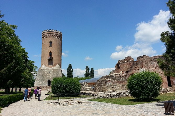 Searching for Dracula: Private Day Trip from Bucharest - Poienari Fortress: the climb is the point