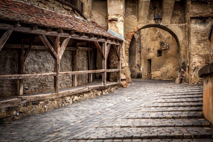 Sighisoara: Candlelight Tour of Dracula's Home Town - What the guide adds to the experience