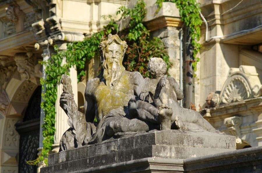 Sinaia: Peleș Castle Tour with An Expert Guide - The imperial apartment and a curious royal detail