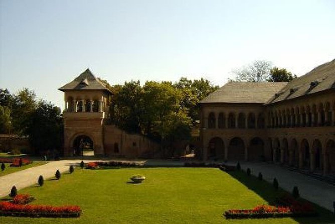 Small Group Tour to Mogosoaia Palace and Snagov Monastery - Mogosoaia Palace and Brancovenesc design