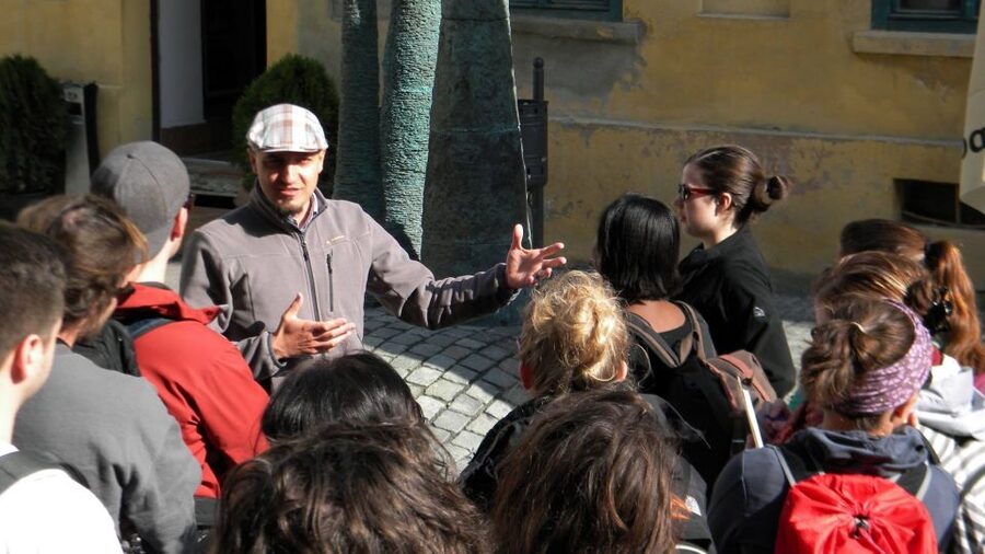 Timisoara: Classic Walking Tour - Starting at the tourist information center