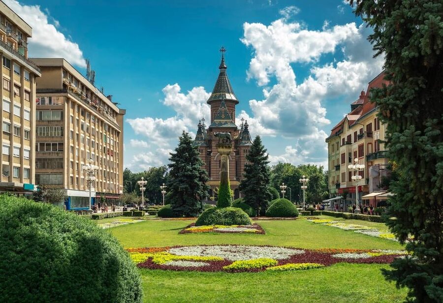 Timișoara Highlights - Walking Tour - Returning to Liberty Square, then reaching Victory Square
