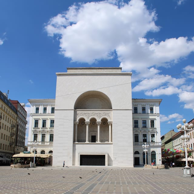 Timisoara: Private Walking Tour with a Local Guide - Why Timișoara rewards a walking tour