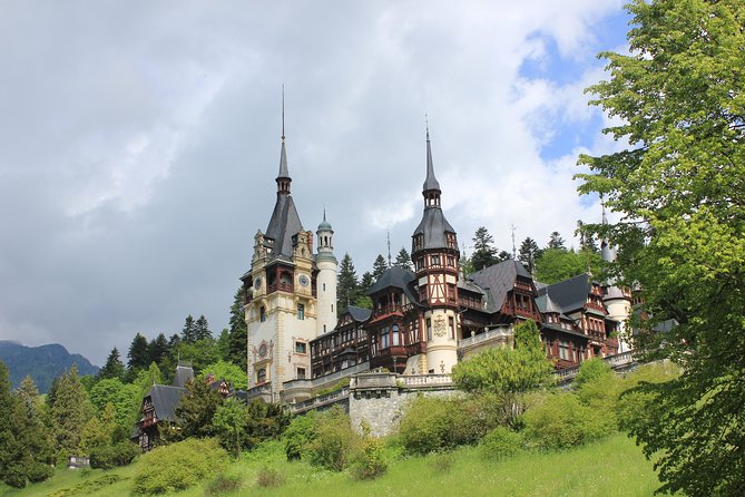 Tour of the 3 Castles: Bran, Rasnov and Peles in Spanish (native Spanish guide). - Peles Castle and the Pearl of the Carpathians