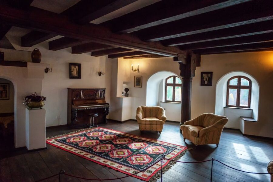 Transylvania Tour: Dracula's Castle, Peles Palace & Brasov - From Bucharest to the Carpathians