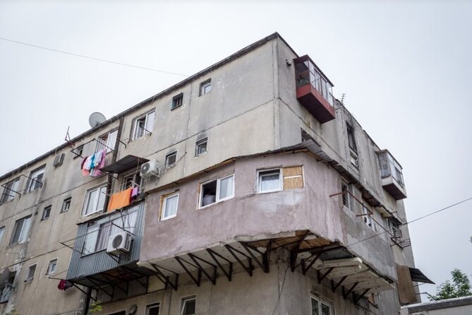 Troubled - Notorious Neighborhood - area known for social issues - Sintești and the contrast of Roma palaces