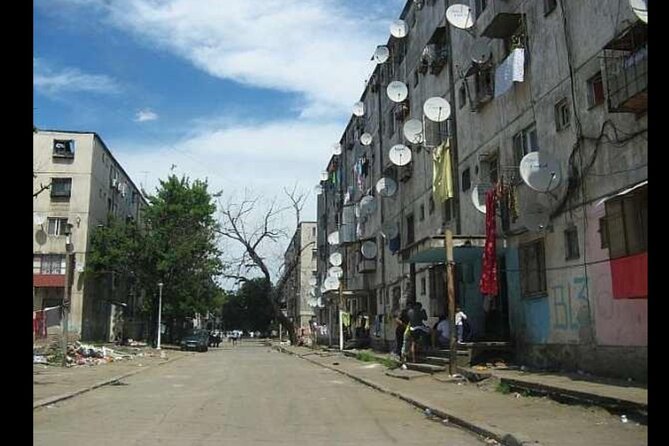 Troubled - Notorious Neighborhood - area known for social issues - The right way to approach Roma communities