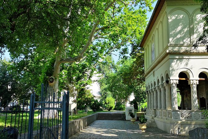 Unhealthy Food Tour of Bucharest – 4 hours - University Square to Cismigiu Park