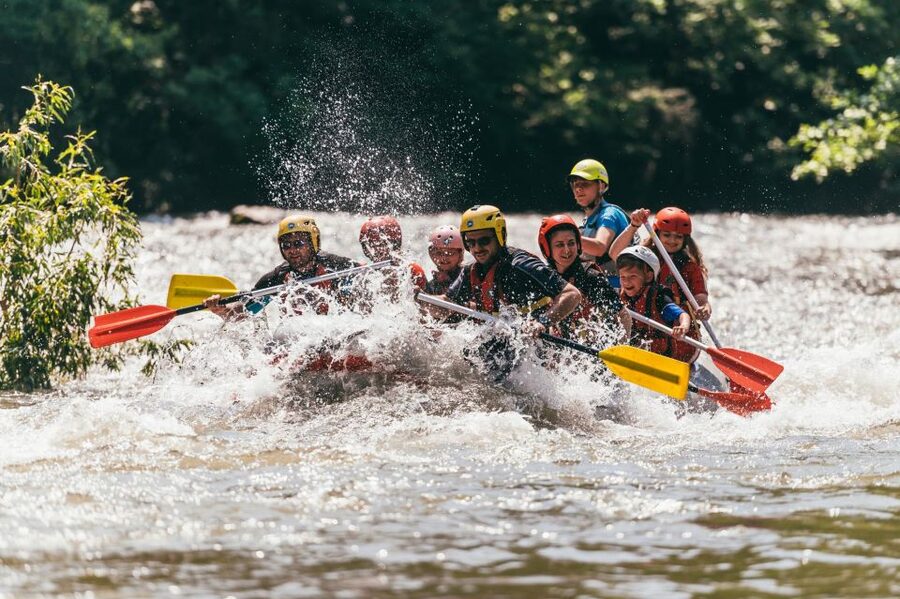 Vadu Crisului: Rafting or Kayaking trip on Crisul Repede - Family, pet, and access considerations