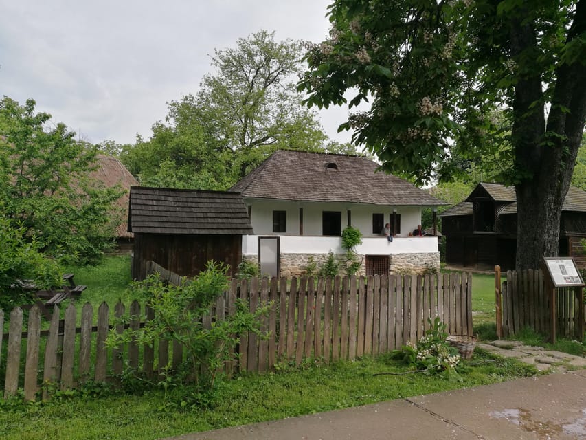 Village Museum Bucharest Guided Tour - Palace of the Parliament: scale with a complicated price
