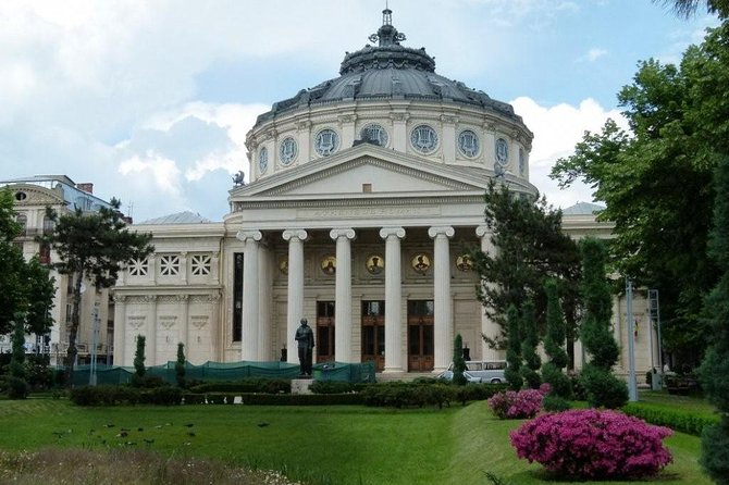 Walking tour of Bucharest - Reading Bucharest’s growth in Ion Voicu Park